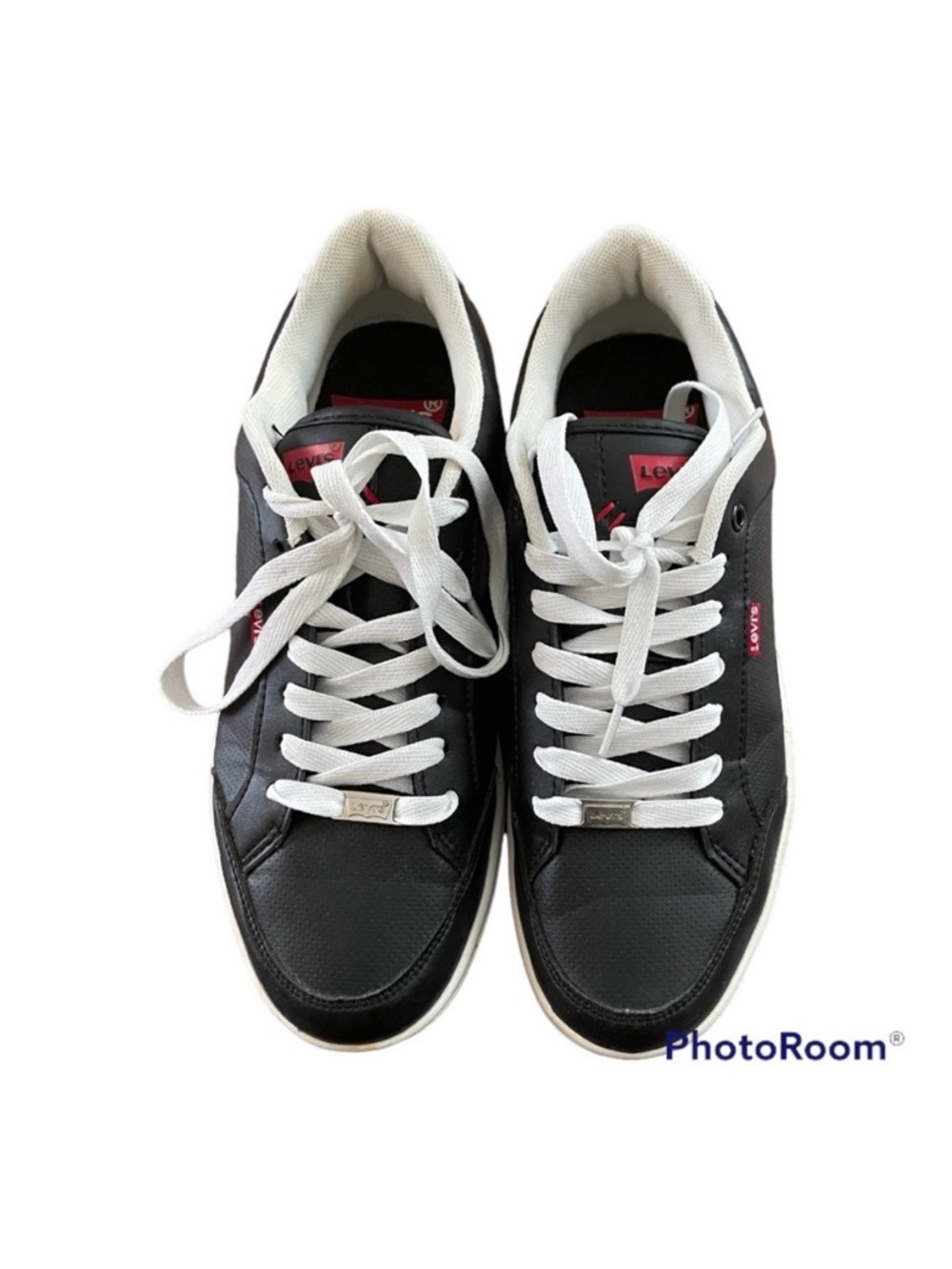 Levi's men's black leather sneakers size 91/2. In EUC